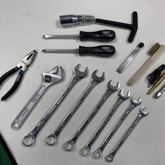 Trousse à outils MG, les 15 outils nécessaires