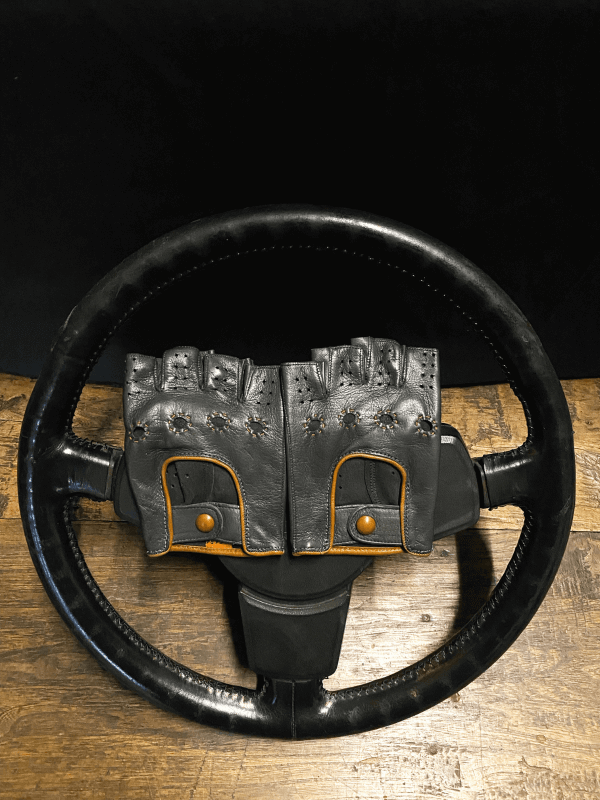 Guanti da guida grigio cammello: comfort e stile per i vostri viaggi -  1923Autos